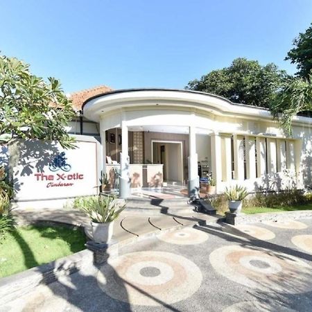 红多兹酒店-近金巴兰2号乌达亚纳大学 外观 照片